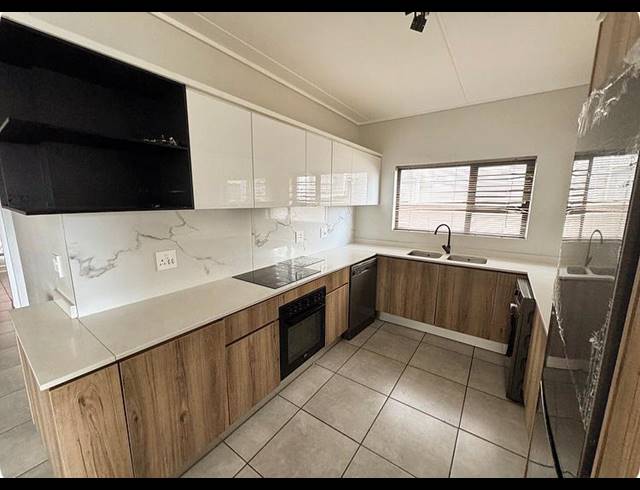 3 BEDROOM APARTMENT FOR SALE IN WATERFALL